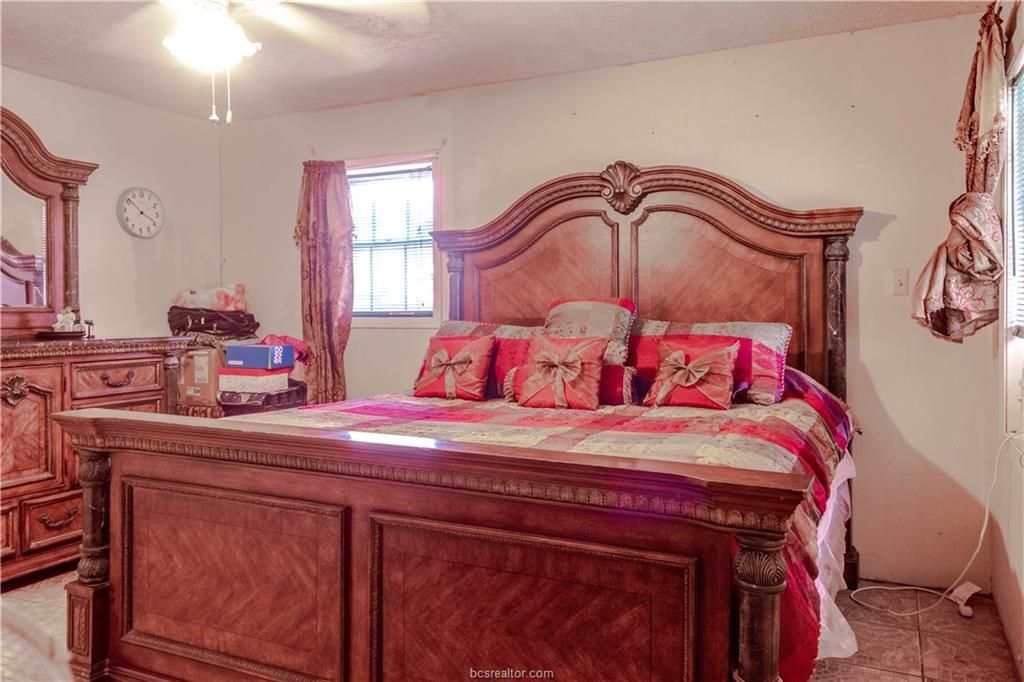 1009 W 18th St, Bryan, TX 77803